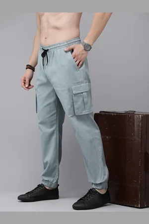 Roadster Men Solid Relaxed Fit Mid-Rise Plain Woven Flat-Front Jogger Style Cargos