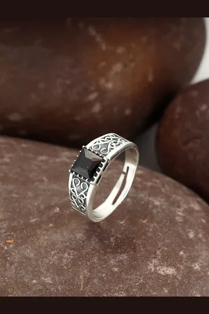 GIVA Men 925 Sterling Silver Rhodium Plated Black Stone Adjustable Ring