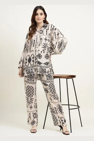 ZARI Women Floral Printed Regular Kurti with Trousers