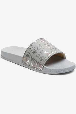 Misto Women Grey & Silver-Toned Printed Sliders