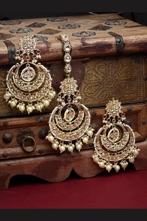 Zeneme Gold-Plated Stone & Kundan Studded Maang tika Earring Jewellery Set