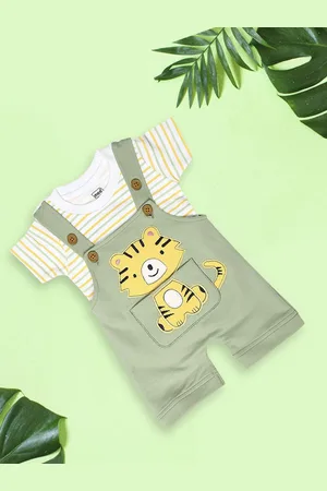 MeeMee Boys Applique Dungaree With Striped Printed T-Shirt