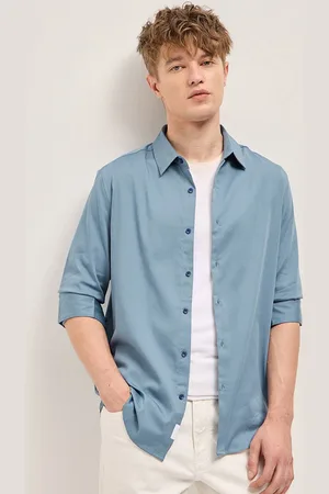 The Bear House Men Slim Fit Spread Collar Solid Casual Shirt
