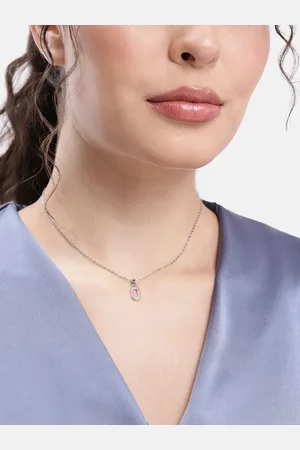 DressBerry Oval Shape Pendant with Chain