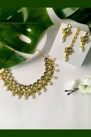 I Jewels Gold-Plated Kundan-Studded & Pearl-Beaded Necklace & Earrings With Maang Tika