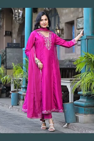 ZARI Women Floral Embroidered Regular Thread Work Kurta with Trousers & With Dupatta