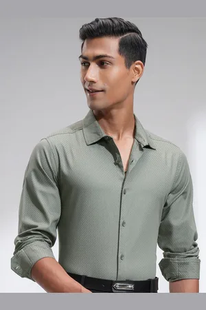 Highlander Men Slim Fit Spread Collar Vertical Striped Cotton Formal Shirt