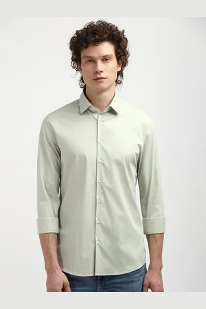 Calvin Klein Men Solid Spread Collar Slim Fit Casual Shirt