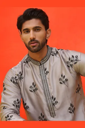 Jompers Floral Embroidered Mandarin Collar Sequinned Silk Cotton Straight Kurta