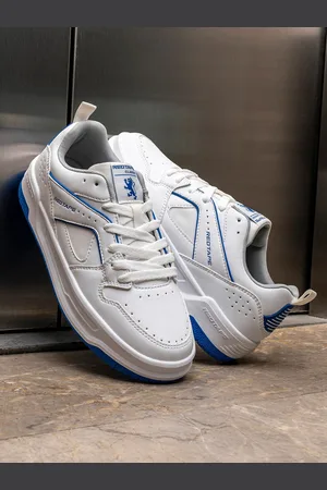 Red Tape Men Solid Sneakers