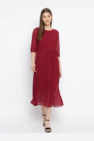 Mayra Women Maroon Solid Georgette Midi Dress