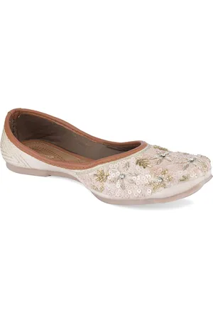 DESI COLOUR Women Round Toe Ethnic - Embellished Mojaris