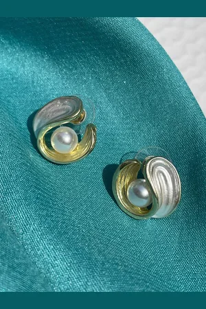 Krelin Gold-Plated Stone Studded & Beaded Studs Earrings