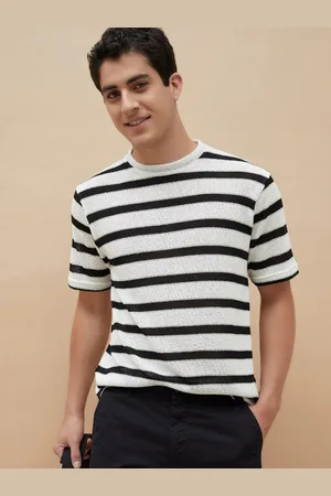 Lifestyle Men Striped Pockets T-shirt