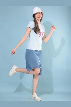 Crimsoune Club Women Printed Slim Fit T-shirt