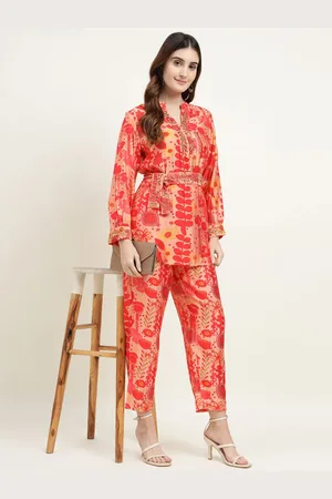 ZARI Women Floral Printed Regular Kurti with Trousers