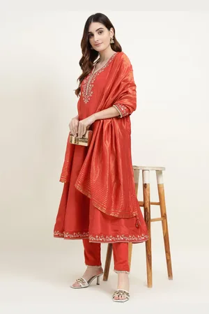 ZARI Women Floral Embroidered Regular Thread Work Kurta with Trousers & With Dupatta