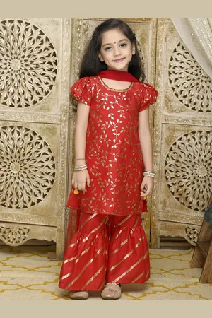 SAKA DESIGNS Girls Floral Printed Puffed Sleeves Straight Kurta With Sharara And Dupatta