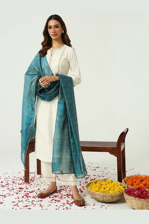 FIORRA Women Yoke Design Regular Thread Work Kurta with Trousers & With Dupatta