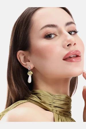 DressBerry Contemporary Drop Earrings