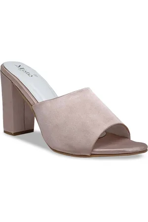 Misto Women Nude-Coloured Solid Block Heels Mules