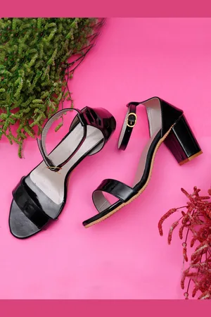 Misto Black Solid Block Heels