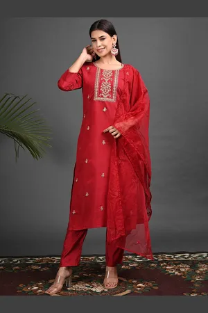 Goldstroms Women Floral Embroidered Regular Kurta with Trousers & With Dupatta