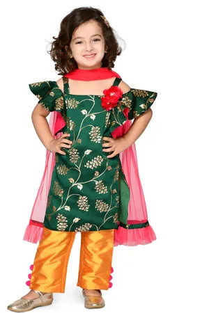 SAKA DESIGNS Girls Green Floral Printed Regular Kurti with Trousers & With Dupatta