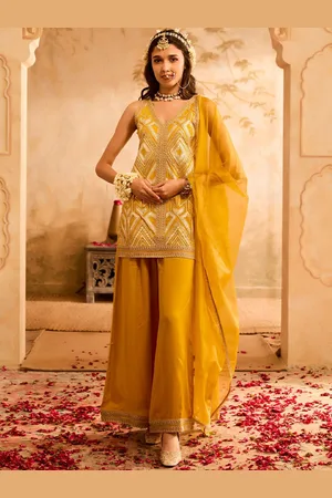 Bani Women Geometric Embroidered Gotta Patti Straight Kurti with Palazzos & Dupatta