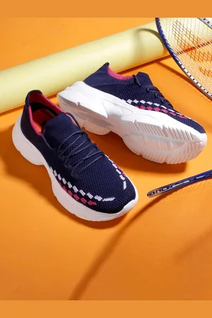Kraasa Women Textured Round Toe Textile Slip-On Sneakers