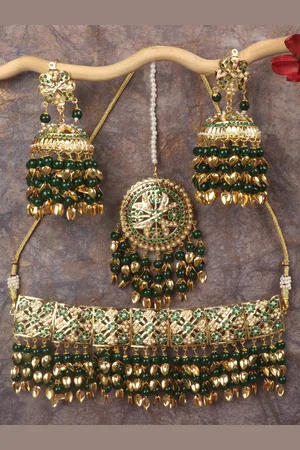 JEWELS GEHNA Woman Green & Gold Plated Polki Chokers With Jhumkas and Maangtika