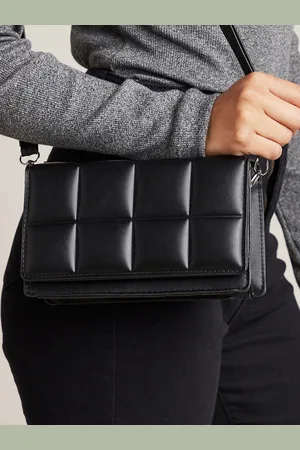 Styli Women Plain Quilted Shoulder Bag