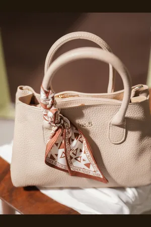 Inc 5 Women Textured Structured Handheld Bag