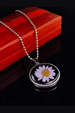 Saizen Silver-Plated Stainless Steel Dry Sunflower Glass Pendant with Chain