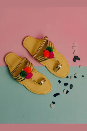 LIL PITAARA Girls Pom Pom Embellished Ethnic One Toe Flats