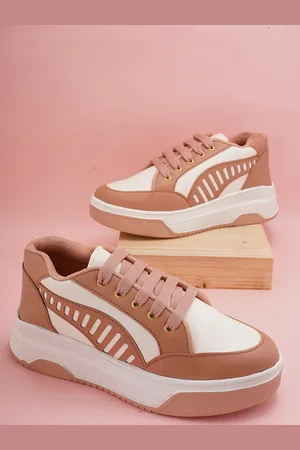 Walkfree Women Colourblocked Lightweight Sneakers