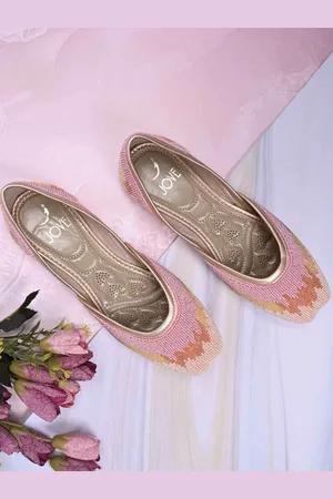 Jove Women Embellished Ethnic Mojaris Flats