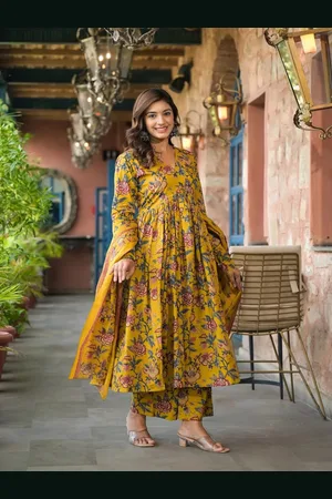 DIVASTRI Women Floral Printed Regular Kurta with Trousers & With Dupatta