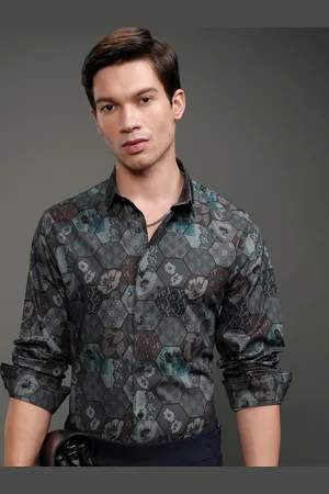 Highlander Men Slim Fit Cutaway Collar Floral Printed Casual Shirt