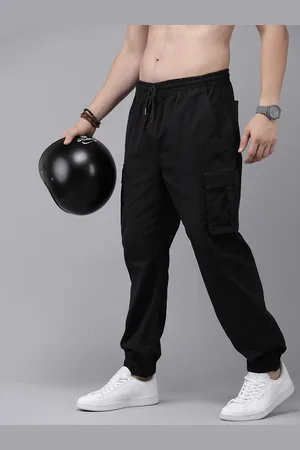 Roadster Men Solid Relaxed Fit Mid-Rise Plain Woven Flat-Front Jogger Style Cargos