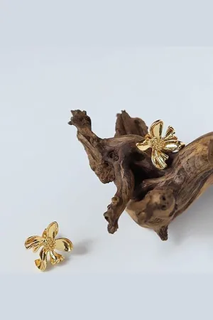 DIVASTRI Gold-Plated Stainless Steel Anti Tarnish Floral Shaped Studs