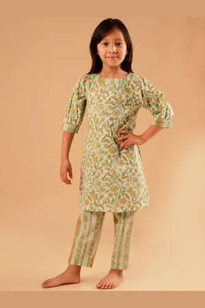 Sangria Girls Floral Printed Boat Neck Pure Cotton Kurta With Trousers