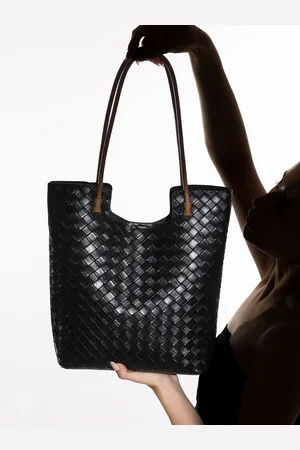 Campus Sutra Colourblocked Leather Structured Shoulder Bag with Quilted