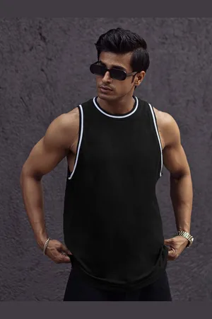 Powerlook Men Solid Round Neck Longline T-shirt