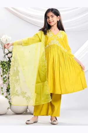 misbis Girls Floral Embroidered Regular Sequinned Kurta with Palazzos & With Dupatta