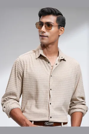 Highlander Men Cutaway Collar Textured Casual Shirt