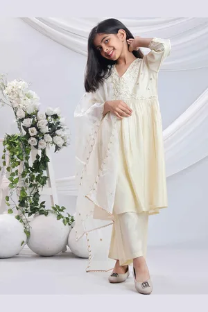 misbis Girls Floral Embroidered Regular Sequinned Kurta with Trousers & With Dupatta