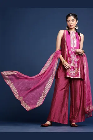 Taavi Ethnic Motifs Printed Regular Festive Kurta with Palazzos & Dupatta