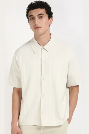 Calvin Klein Men Spread Collar Vertical Striped Viscose Casual Shirt