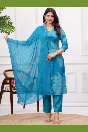 EtnicaWear Women Floral Printed Regular Beads and Stones Kurta with Trousers & With Dupatta